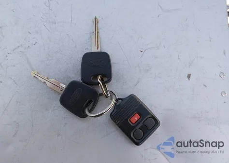 2002 Ford Escape Xlt z USA, uszkodzony, nr VIN 1FMYU03122KA38098